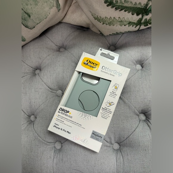 OtterBox IPhone 14 pro max case - Picture 3 of 3